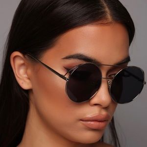 Sun glasses “Don’t bumble me around”